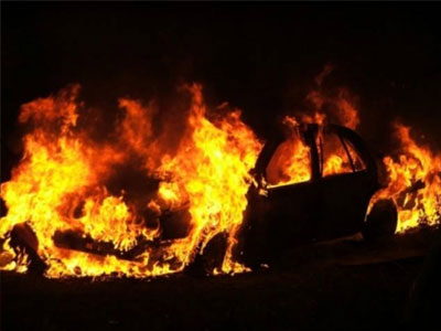 Προσπάθηκε να κάψει το Ι.Χ. του πατέρα του