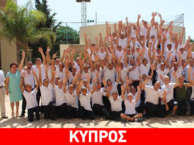 Ξύρισαν τα κεφάλια τους συμπαραστεκόμενοι σε καρκινοπαθή συμμαθητή τους