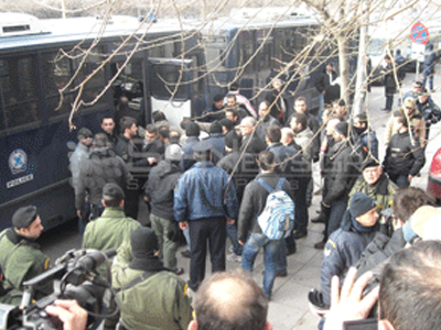 Ολοκληρώθηκαν οι απολογίες-28 προφυλακίστηκαν