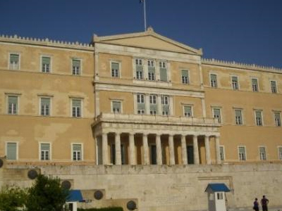 Άγριο βρισίδι στον πρώην πρόεδρο εργαζομένων της Βουλής