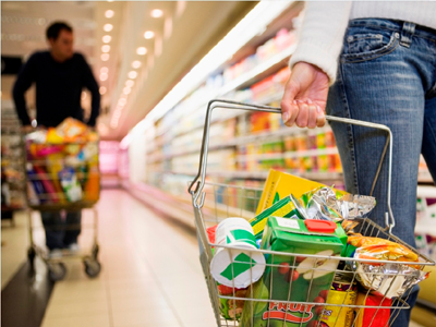 Πέφτουν οι τιμές στα σουπερμάρκετ