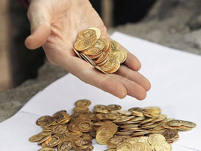 Θαμμένες λίρες στο κέντρο των Τρικάλων!