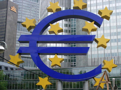 Απώλειες καταγράφει το ευρώ