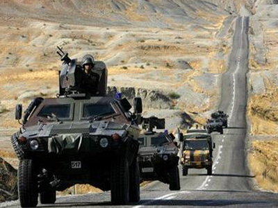 Τουρκικές στρατιωτικές ασκήσεις κοντά στα σύνορα με τη Συρία