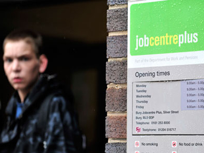 Την κρίση πληρώνουν οι νέοι…