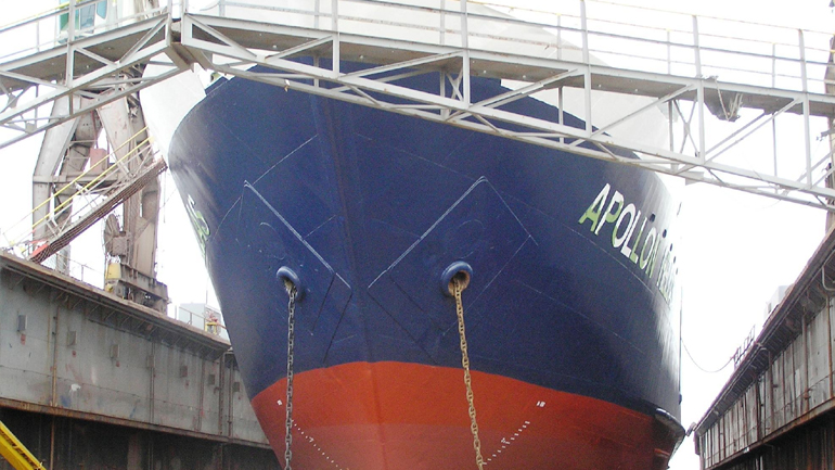 Φωτιά σε πλοίο στη Δραπετσώνα