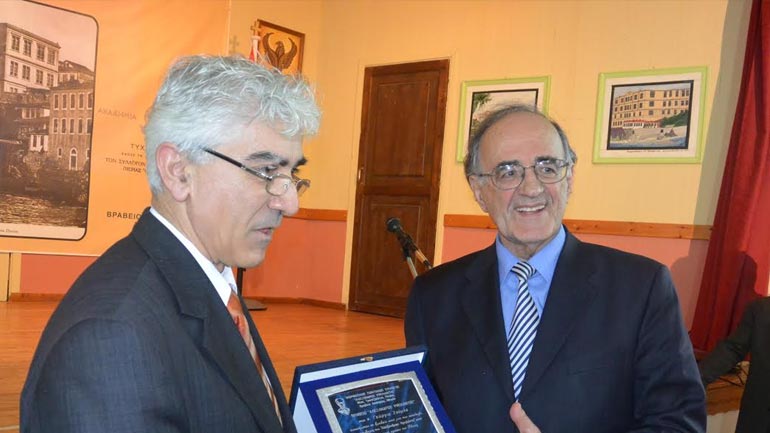 Tο βραβείο «Αλέξανδρος Υψηλάντης» στον Γ. Σούρλα