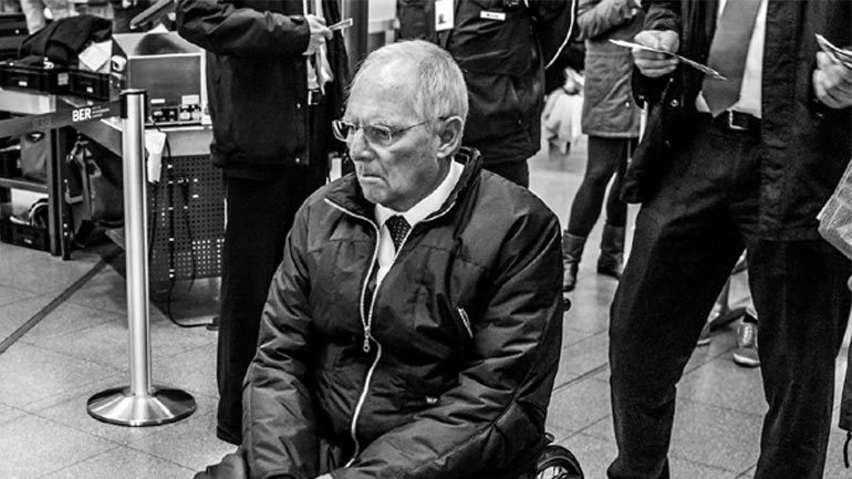 Σόιμπλε: Πέταξε το μπαλάκι στους Θεσμούς για το χρέος