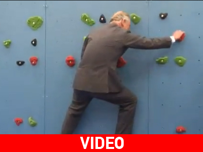 Ο Κάρολος σε ρόλο… spiderman!