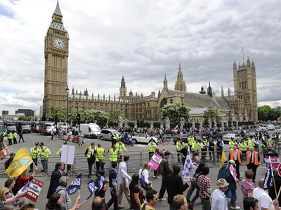 Συνταγή λιτότητας στο βρετανικό Δημόσιο