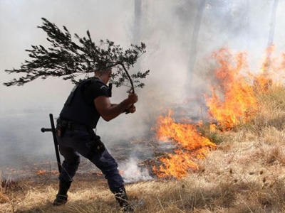 Σε εξέλιξη φωτιά κοντά στις φυλακές Αλμυρού