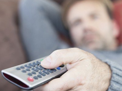 Διπλάσιος ο κίνδυνος πρόωρου θανάτου για τους tv-maniacs