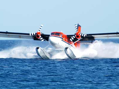 Η Τήνος γίνεται το πρώτο κυκλαδίτικο νησί που αποκτά υδατοδρόμιο