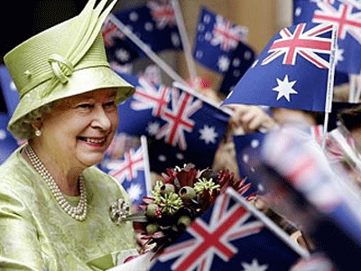 Οι φορολογούμενοι πλήρωσαν αδρά τα δώρα της… βασίλισσας!