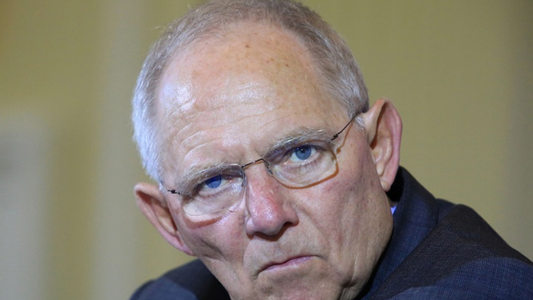 Σόιμπλε: Πρέπει να περιορίσουμε τον αριθμό των προσφύγων