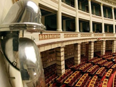 Στη Βουλή η Δεξιά δεν ξέρει τι ποιεί η Αριστερά