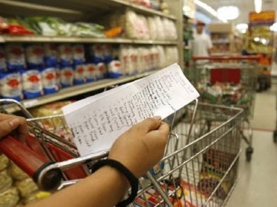 «Θύματα»… της ακρίβειας οι καταναλωτές