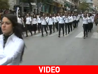 Οι μαθητές γύρισαν την πλάτη στους… «επισήμους»!