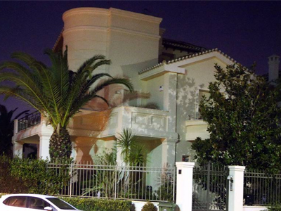 Έδωσαν προαγωγή στους εφοριακούς με τις βίλες