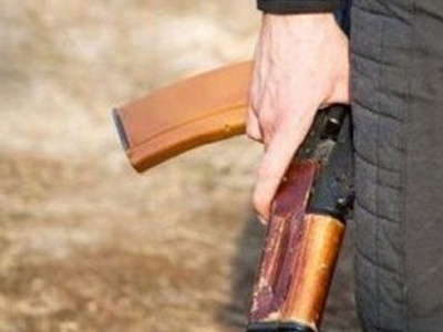 Μπούκαραν με καλάσνικοφ και καραμπίνες σε βενζινάδικο