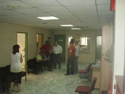 Μπούκαραν με καλάσνικοφ στο ΙΚΑ Τρικάλων