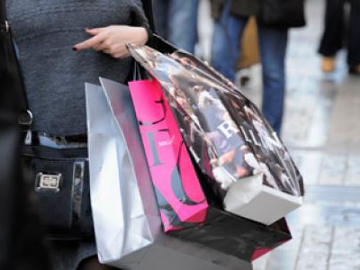 Αντιδράσεις για τη λειτουργία των καταστημάτων τις Κυριακές