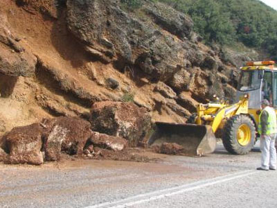 Κατολίσθηση στη Λεωφόρο Αθηνών-Σουνίου