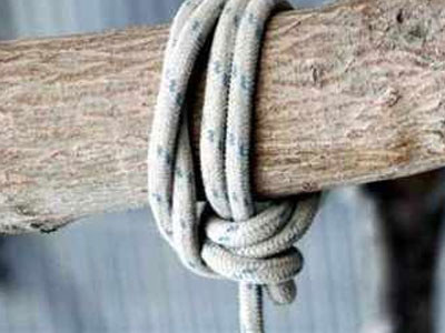 ΤΩΡΑ: Νεαρή βρέθηκε απαγχονισμένη στο Σχηματάρι ΤΩΡΑ: Νεαρή βρέθηκε απαγχονισμένη στο Σχηματάρι