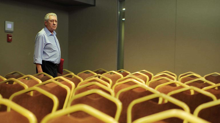 Ο γάμος με το ΠΑΣΟΚ φέρνει αποχωρήσεις στη ΔΗΜΑΡ