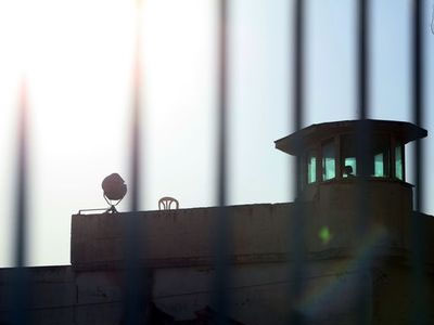 Απόδραση επτά ποινικών από τα κρατητήρια Φερών Έβρου