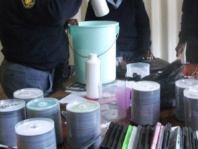 Εκστρατεία κατά της πειρατείας στα… χαρτιά