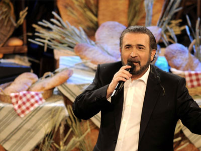 Καλό καλοκαίρι εύχεται ο Λάκης