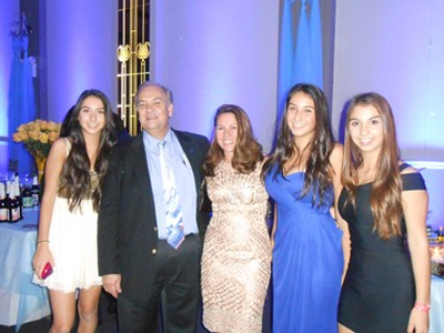 Ομογενής συγκέντρωσε χρήματα για τους Έλληνες