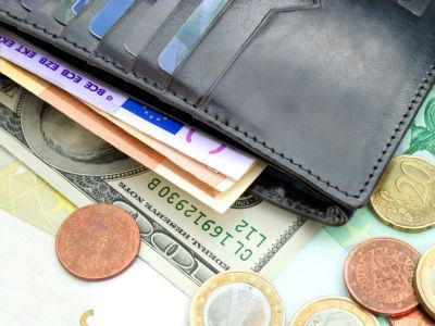 Διελκυστίνδα κοινωνικών εταίρων – κυβέρνησης για τους μισθούς