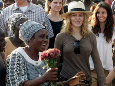 Δέκα σχολεία χτίζει η Μαντόνα στο Μαλάουι