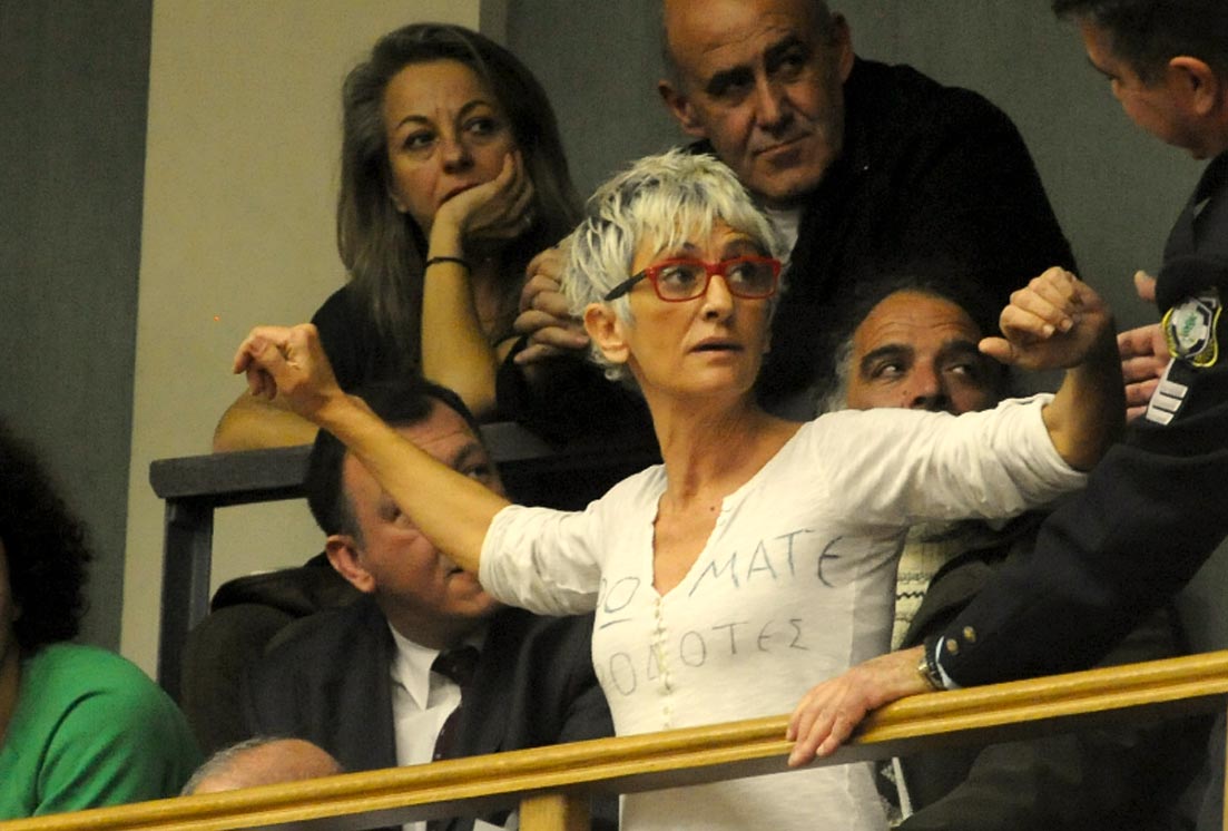 Διαμαρτυρία στα θεωρεία