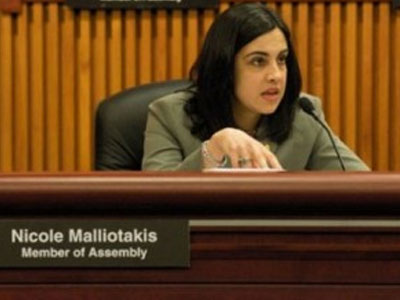 Διαπρέπει η Ελληνοαμερικανίδα βουλευτής