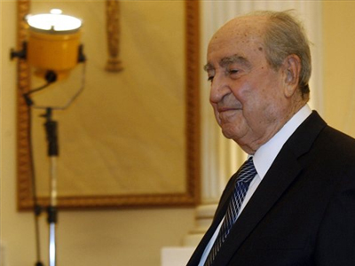 Επίσκεψη με νόημα στη Βουλή