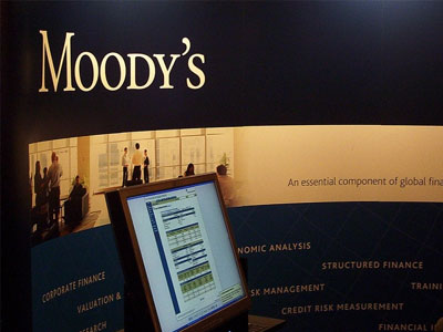 Ο κίνδυνος χρεοκοπίας παραμένει υψηλός