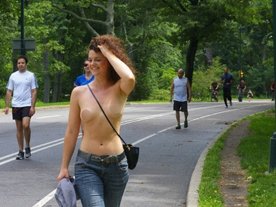 Ημίγυμνες και με τη βούλα!