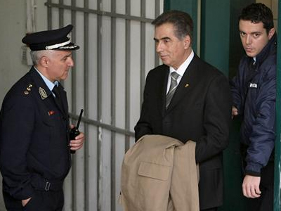 Ο Παπαγεωργόπουλος θέλει να γίνει οδοντίατρος των φυλακών! Ο Παπαγεωργόπουλος θέλει να γίνει οδοντίατρος των φυλακών!