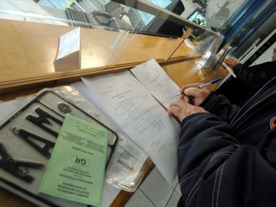 «Βουτιά» των νέων αδειών κυκλοφορίας