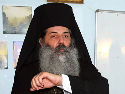 «Τα σκάνδαλα ανάγκασαν τον Πάπα σε παραίτηση»