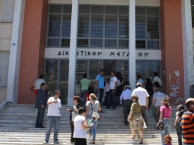 Αναρμόδιος υπάλληλος τακτοποιούσε αυθαίρετα με τις ευλογίες του Δήμου