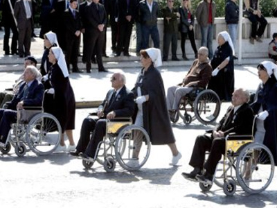 Ντροπή: Περικόπτουν το επίδομα αναπήρων πολέμου