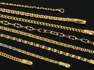 Πάτρα: Ανήλικοι έκλεβαν αλυσίδες από γυναίκες Πάτρα: Ανήλικοι έκλεβαν αλυσίδες από γυναίκες