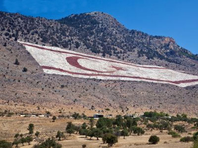 Απελευθερώθηκαν οι τρεις Έλληνες στα Κατεχόμενα