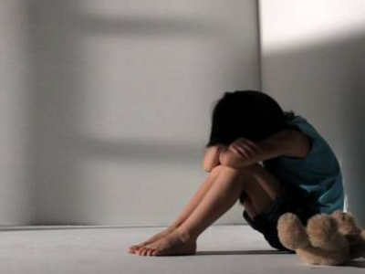 Ανήλικος εκβίαζε και απειλούσε 12χρονη για λίγα ευρώ