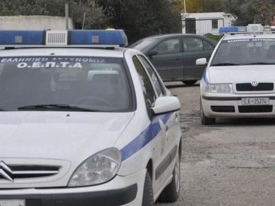 Έρευνες σε αστυνομικά τμήματα