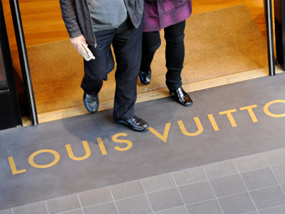 Κατεβάζει ρολά η Lοuis Vuitton στην Κηφισιά